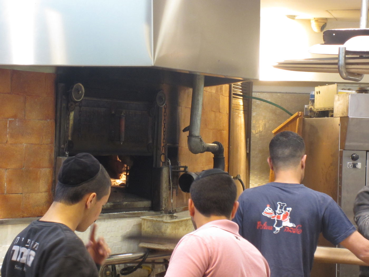 תנור ראשון: צפו בהסתערות על החמץ