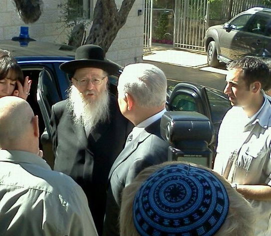 נתניהו וליצמן הפתיעו הוסטל לניצולי שואה בירושלים