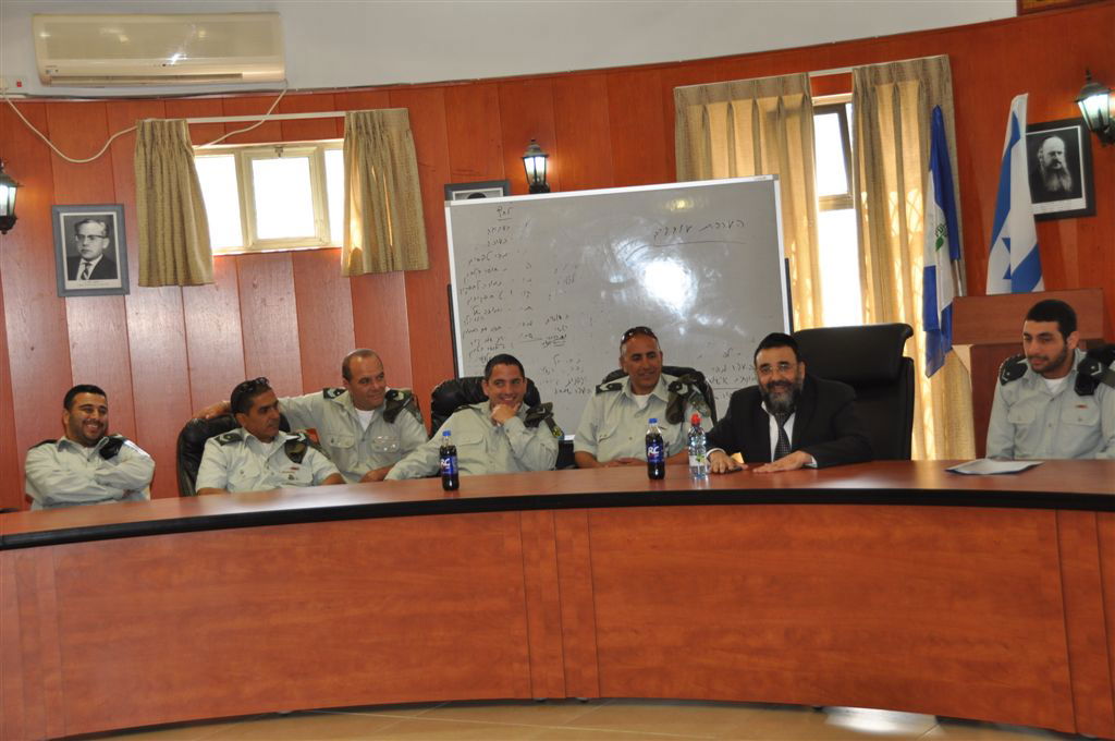 קצינים בכירים בצה"ל סיירו ברחובות העיר בני-ברק