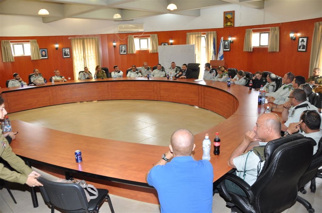 קצינים בכירים בצה"ל סיירו ברחובות העיר בני-ברק