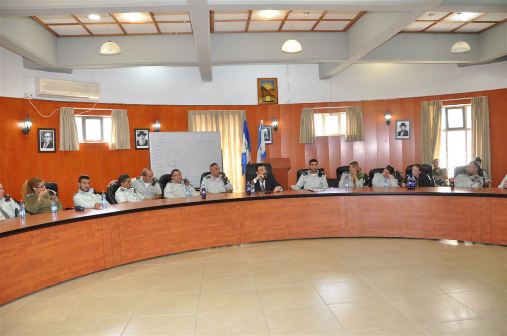 קצינים בכירים בצה"ל סיירו ברחובות העיר בני-ברק