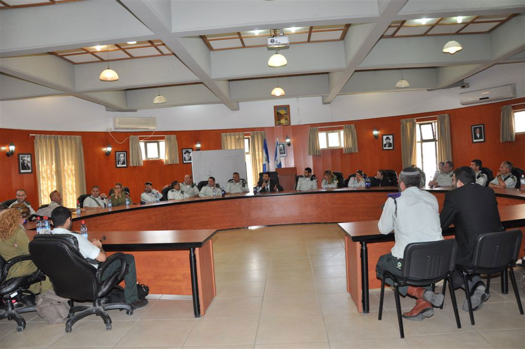 קצינים בכירים בצה"ל סיירו ברחובות העיר בני-ברק