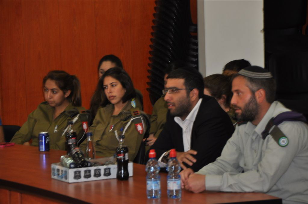 קצינים בכירים בצה"ל סיירו ברחובות העיר בני-ברק