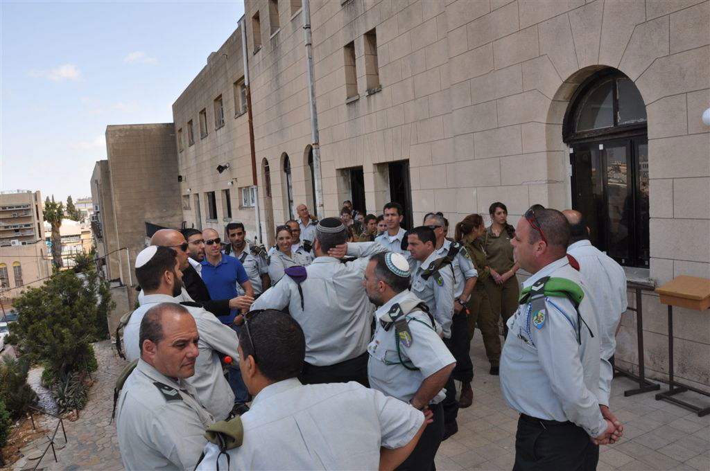 קצינים בכירים בצה"ל סיירו ברחובות העיר בני-ברק