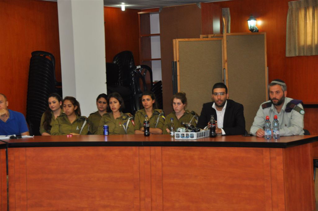 קצינים בכירים בצה"ל סיירו ברחובות העיר בני-ברק