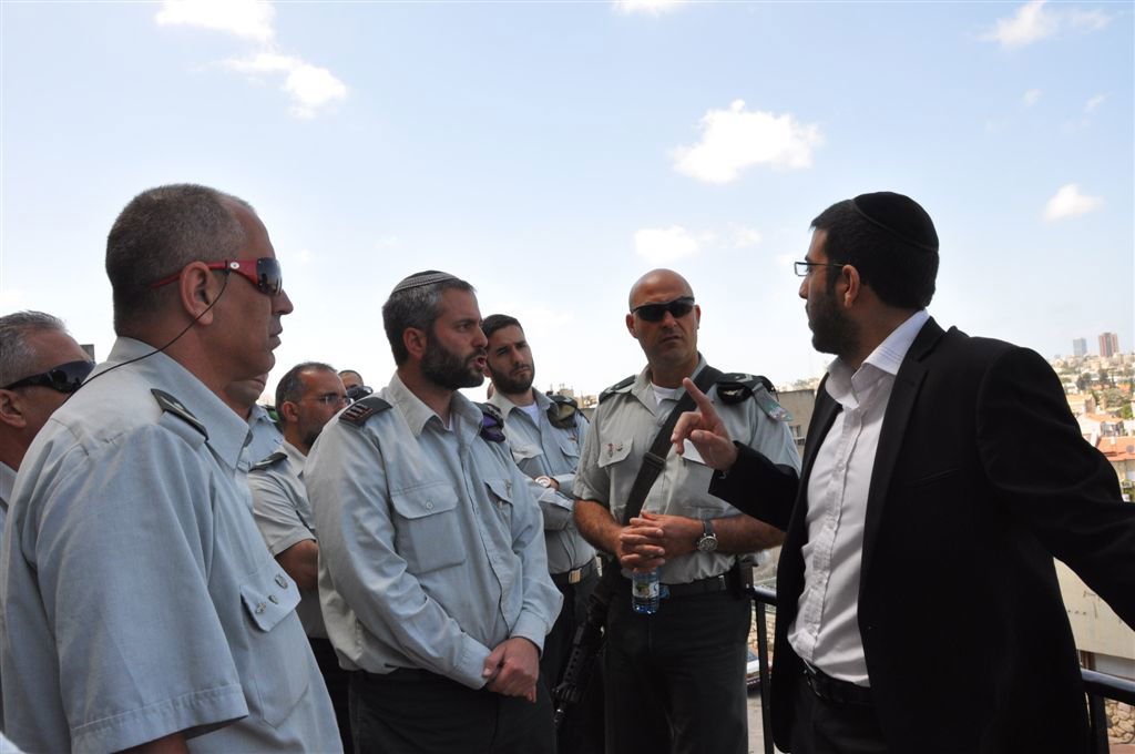 קצינים בכירים בצה"ל סיירו ברחובות העיר בני-ברק