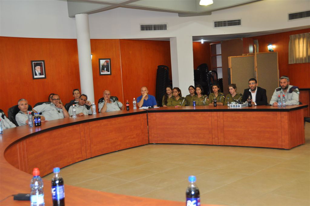 קצינים בכירים בצה"ל סיירו ברחובות העיר בני-ברק