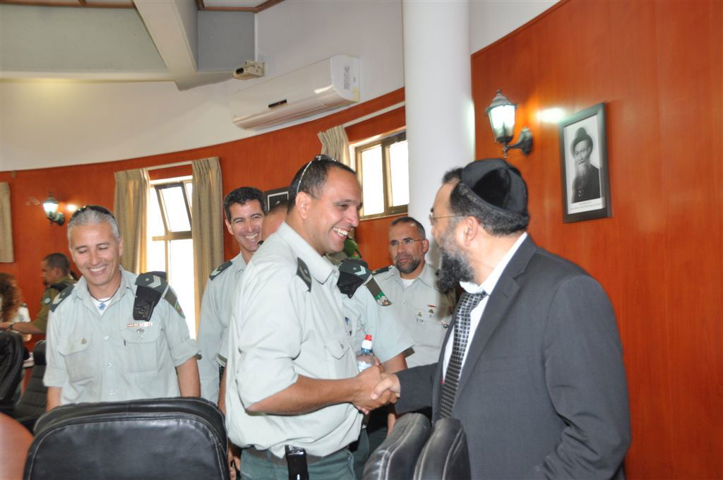 קצינים בכירים בצה"ל סיירו ברחובות העיר בני-ברק