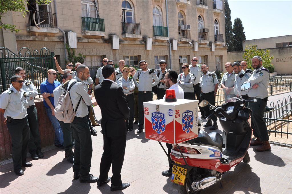 קצינים בכירים בצה"ל סיירו ברחובות העיר בני-ברק