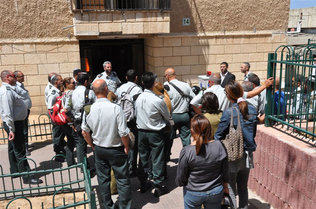 קצינים בכירים בצה"ל סיירו ברחובות העיר בני-ברק