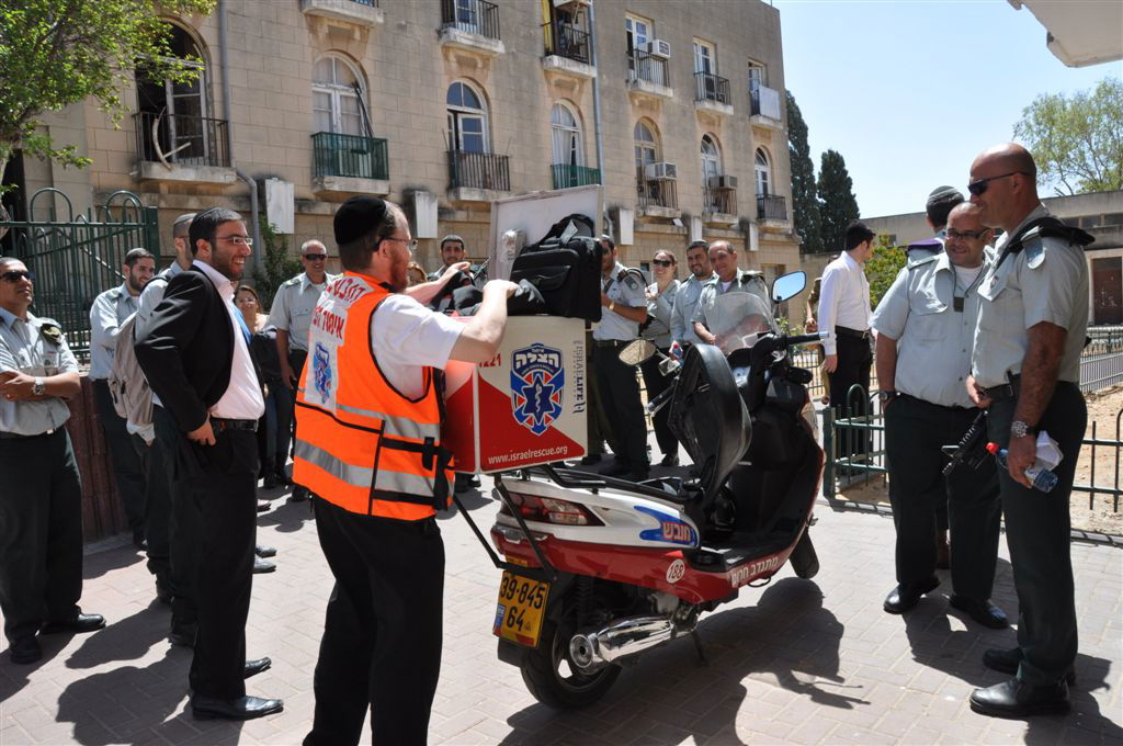 קצינים בכירים בצה"ל סיירו ברחובות העיר בני-ברק