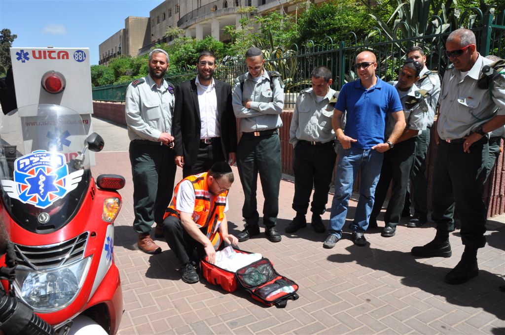קצינים בכירים בצה"ל סיירו ברחובות העיר בני-ברק