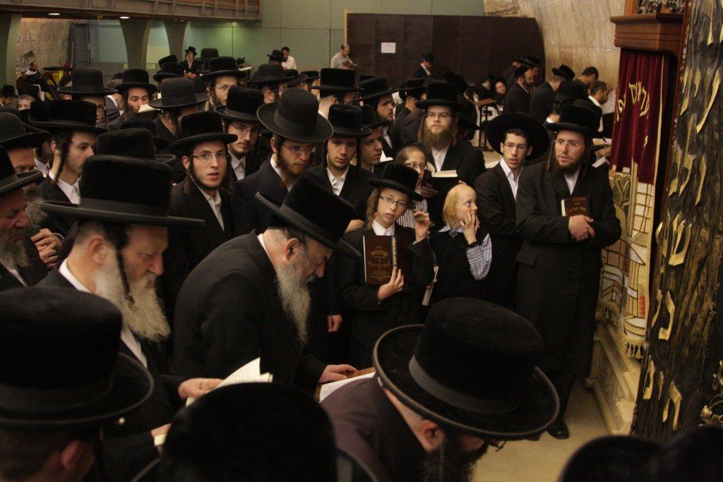 ויז'ניץ לעידן חדש: האדמו"ר התפלל עם החסידים בכותל