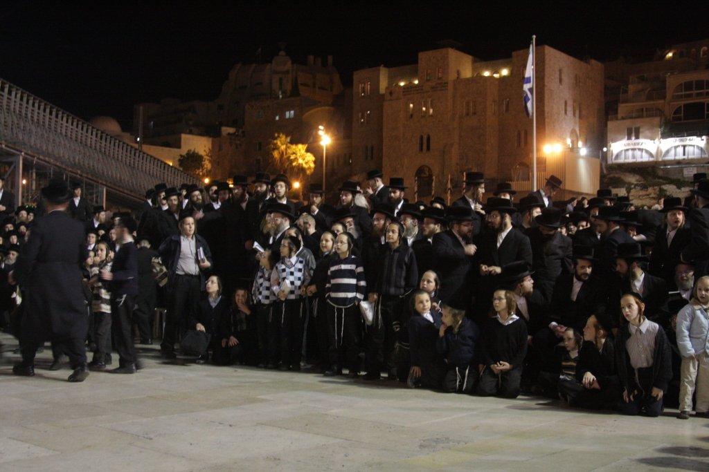 ויז'ניץ לעידן חדש: האדמו"ר התפלל עם החסידים בכותל