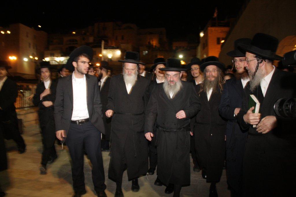 ויז'ניץ לעידן חדש: האדמו"ר התפלל עם החסידים בכותל