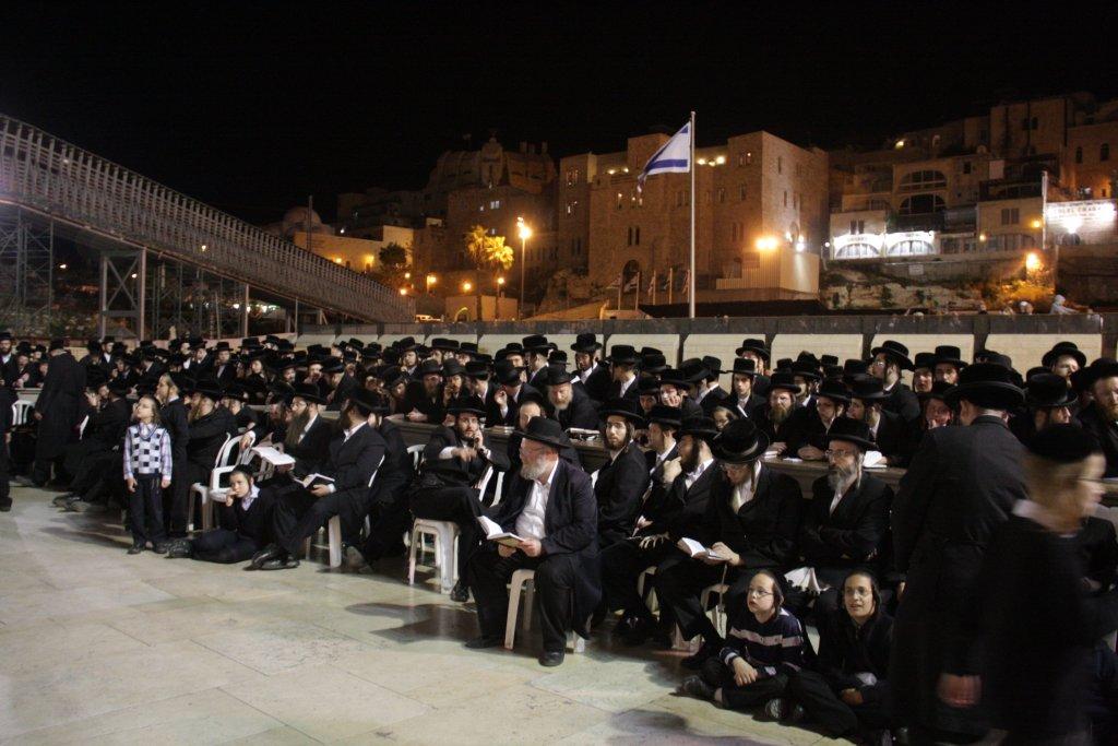 ויז'ניץ לעידן חדש: האדמו"ר התפלל עם החסידים בכותל