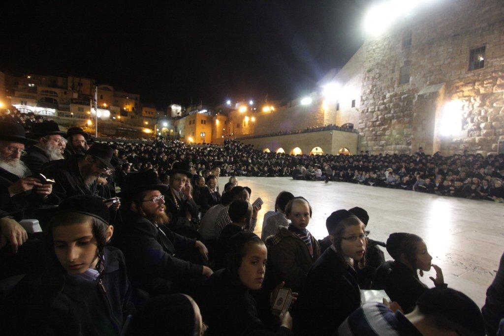 ויז'ניץ לעידן חדש: האדמו"ר התפלל עם החסידים בכותל
