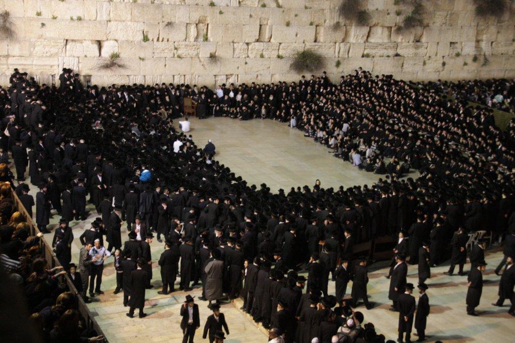 ויז'ניץ לעידן חדש: האדמו"ר התפלל עם החסידים בכותל