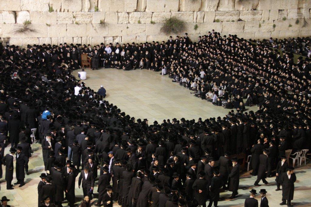 ויז'ניץ לעידן חדש: האדמו"ר התפלל עם החסידים בכותל