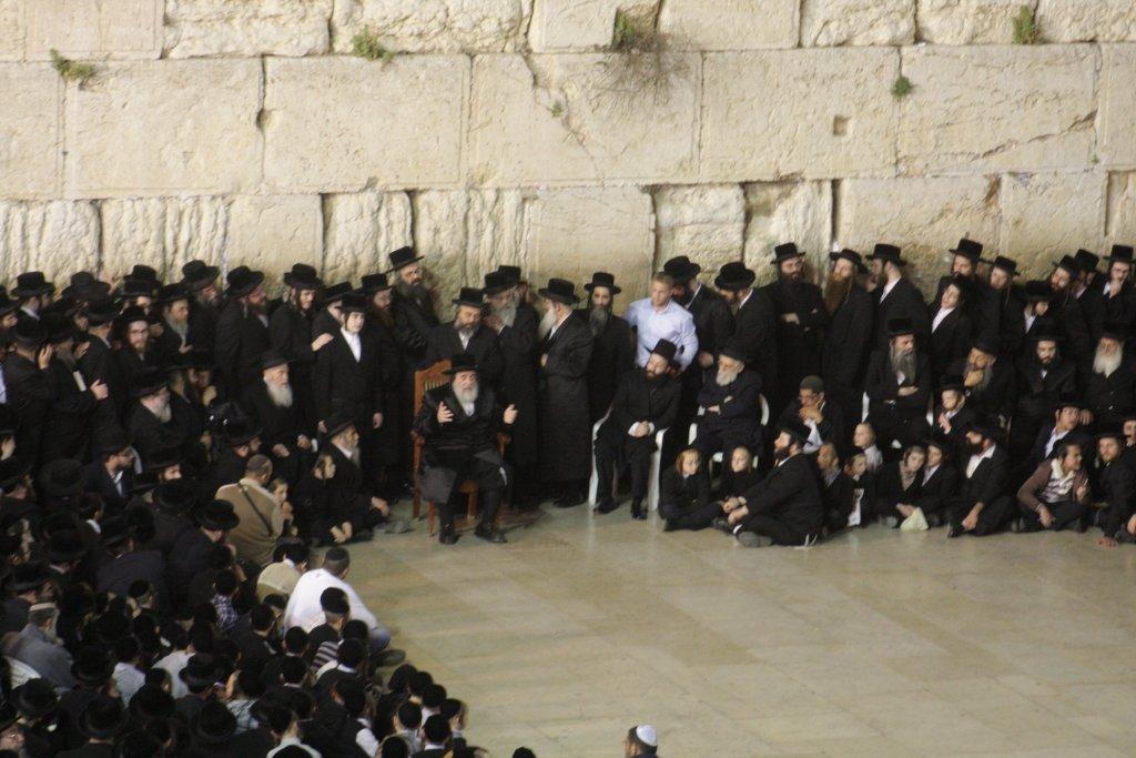 ויז'ניץ לעידן חדש: האדמו"ר התפלל עם החסידים בכותל