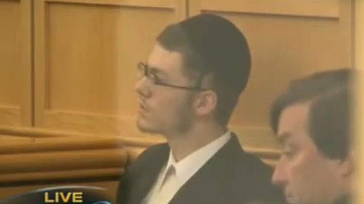 שפיצר בבית-המשפט. הולך לכלא