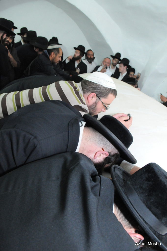 הרב עובדיה יוסף שיגר שליח לקבר יהושע