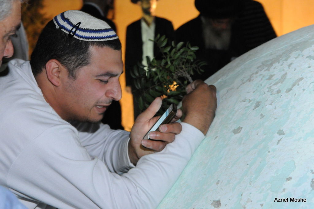 הרב עובדיה יוסף שיגר שליח לקבר יהושע