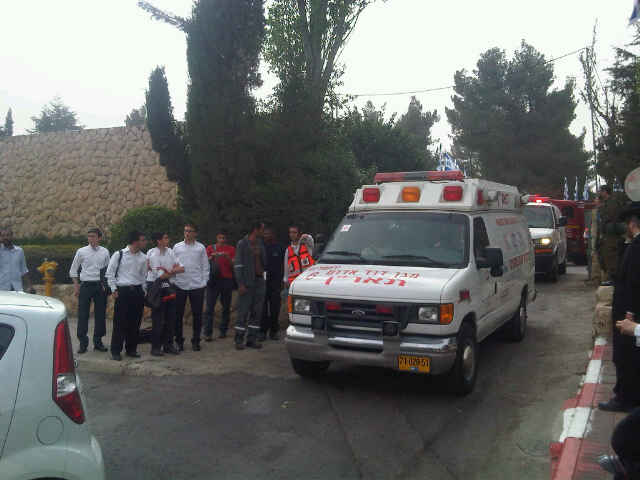 אסון בהר הרצל: גשר תאורה קרס, הרוגה ופצועים קשה