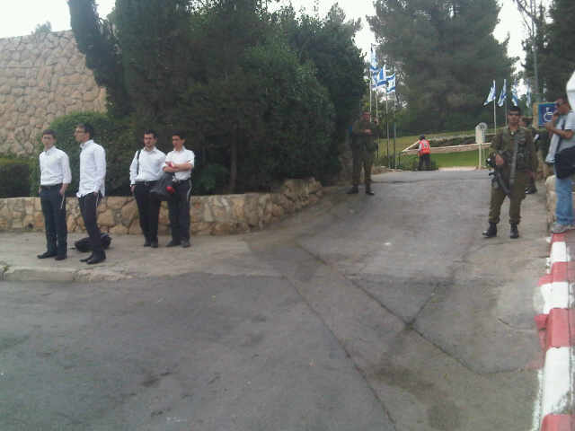 אסון בהר הרצל: גשר תאורה קרס, הרוגה ופצועים קשה