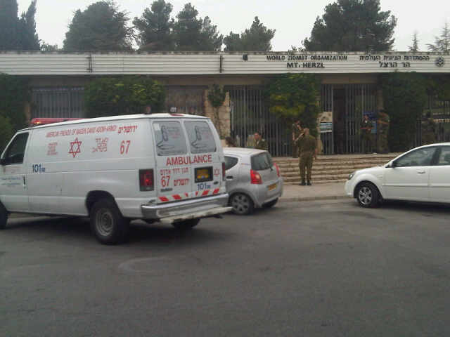 אסון בהר הרצל: גשר תאורה קרס, הרוגה ופצועים קשה