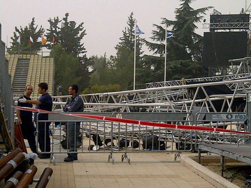 עדויות מהר הרצל: העמודים  נפלו מהרוח