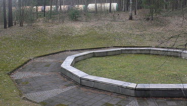 פונאר. כאן נרצחו גברים, נשים וילדיםי