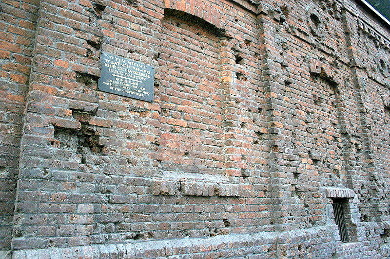 אוד מוצל מאש: מסע מרגש בין שרידי גטו ורשה > תיעוד מיוחד