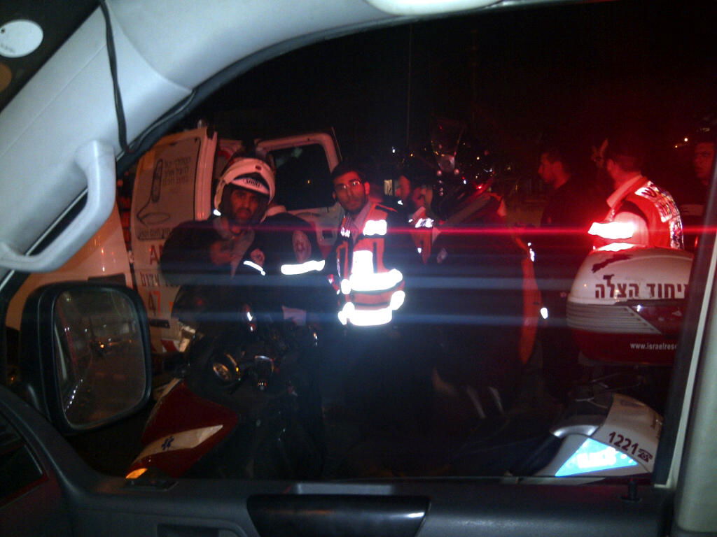 פיגוע דקירה: צעיר חרדי נדקר בסמוך לקבר שמעון הצדיק