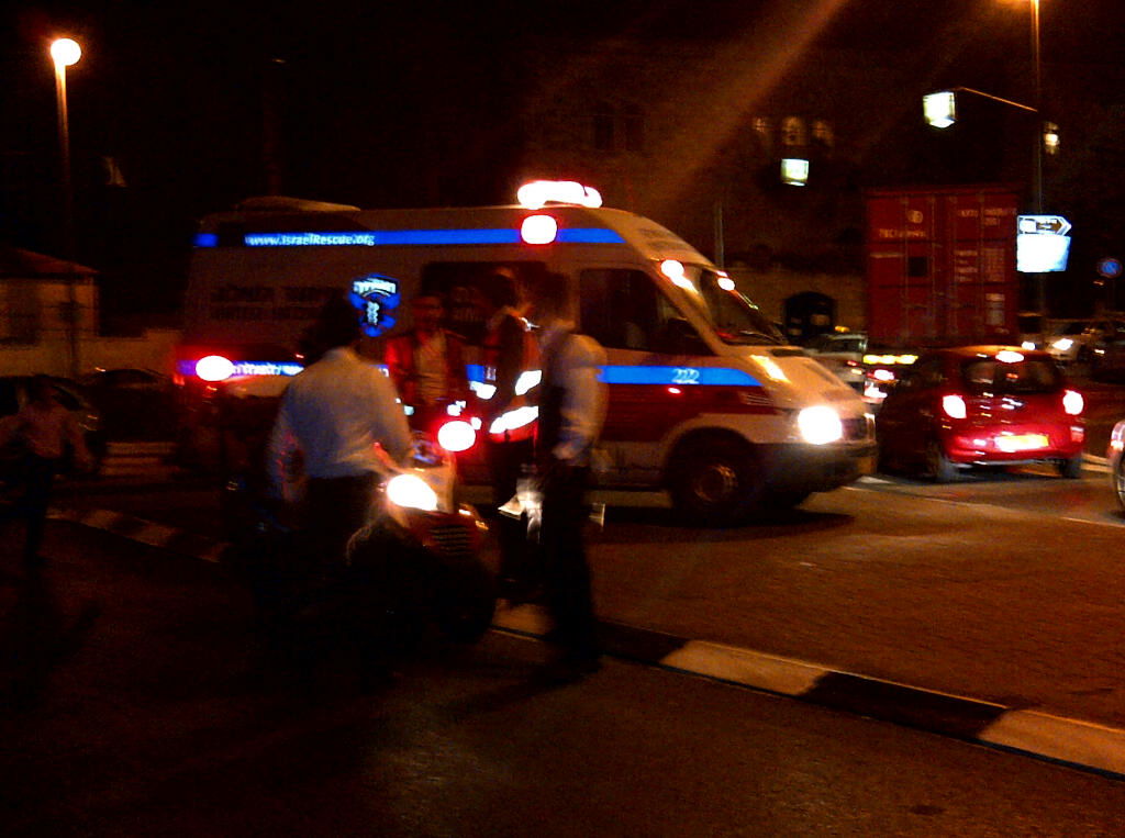 פיגוע דקירה: צעיר חרדי נדקר בסמוך לקבר שמעון הצדיק