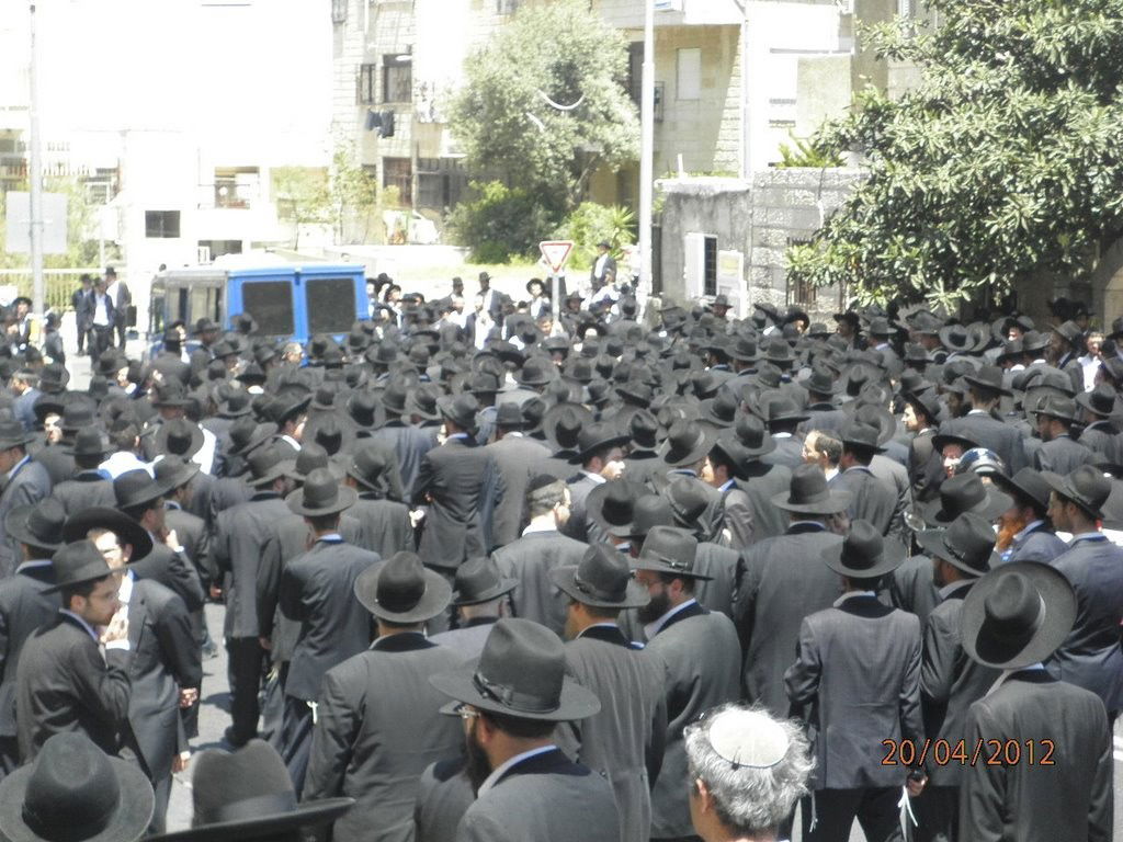 דרכו האחרונה של המשגיח ● הלווית הרב אברהם סלומון