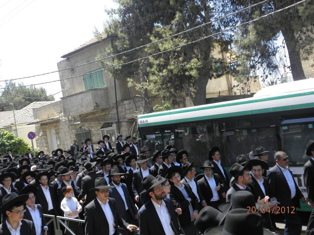 דרכו האחרונה של המשגיח ● הלווית הרב אברהם סלומון