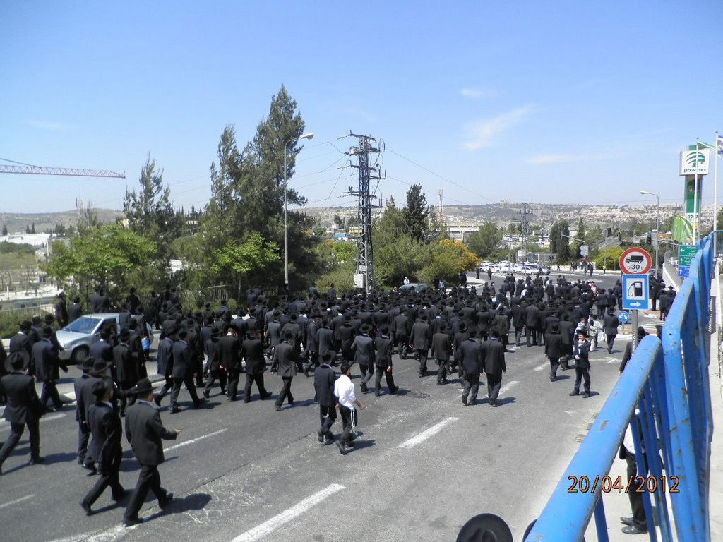 דרכו האחרונה של המשגיח ● הלווית הרב אברהם סלומון