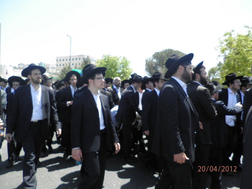 דרכו האחרונה של המשגיח ● הלווית הרב אברהם סלומון