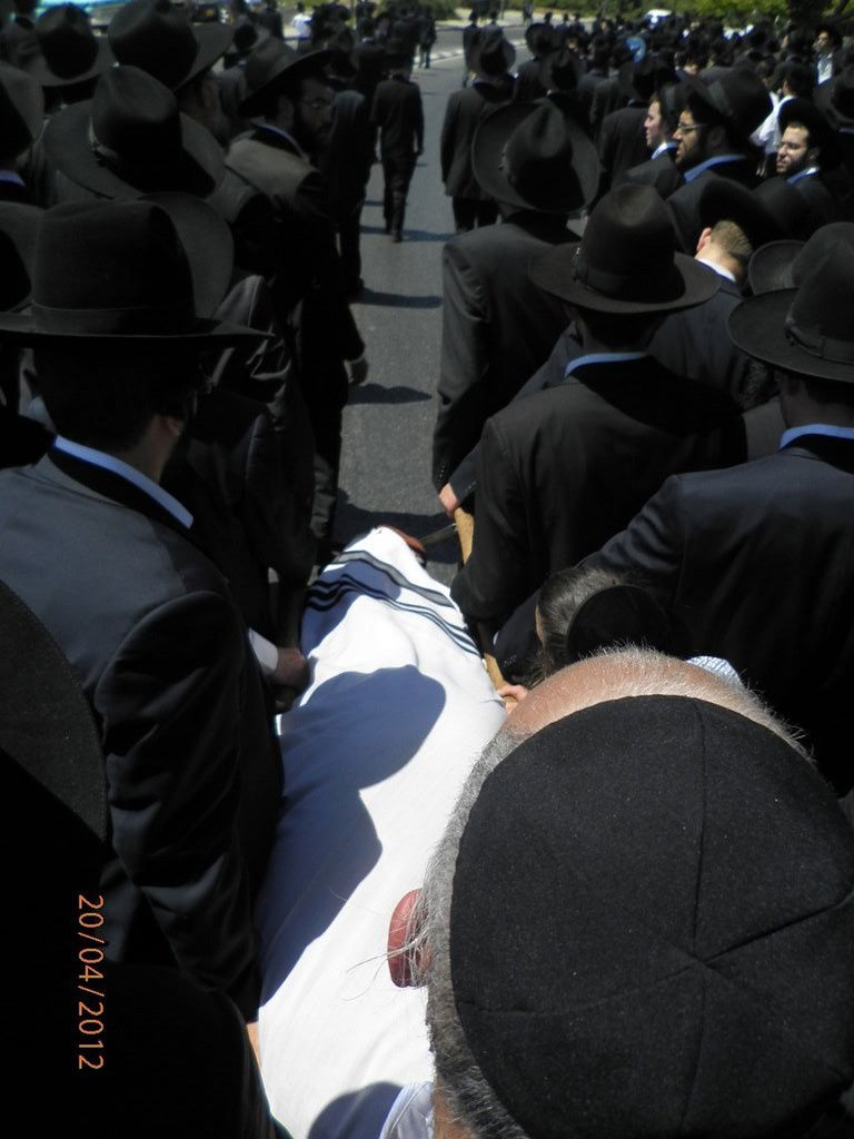 דרכו האחרונה של המשגיח ● הלווית הרב אברהם סלומון