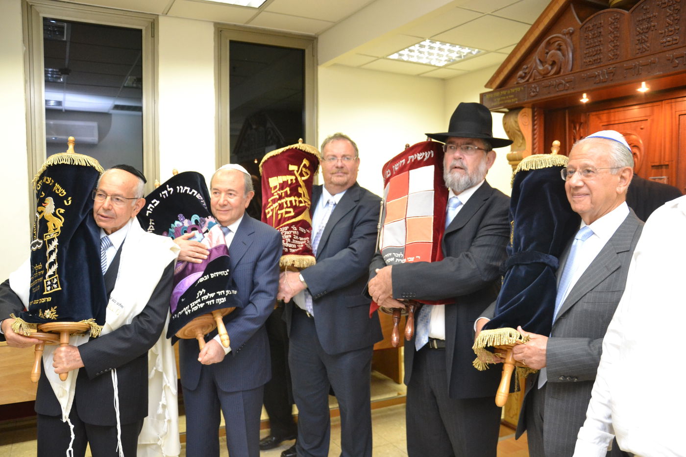 פתח תקווה: ההורים מברזיל חנכו בית-כנסת לזכר בנם שנרצח