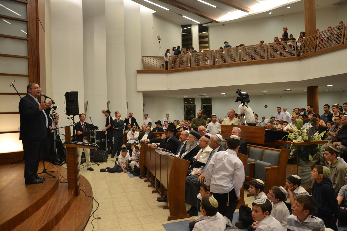 פתח תקווה: ההורים מברזיל חנכו בית-כנסת לזכר בנם שנרצח