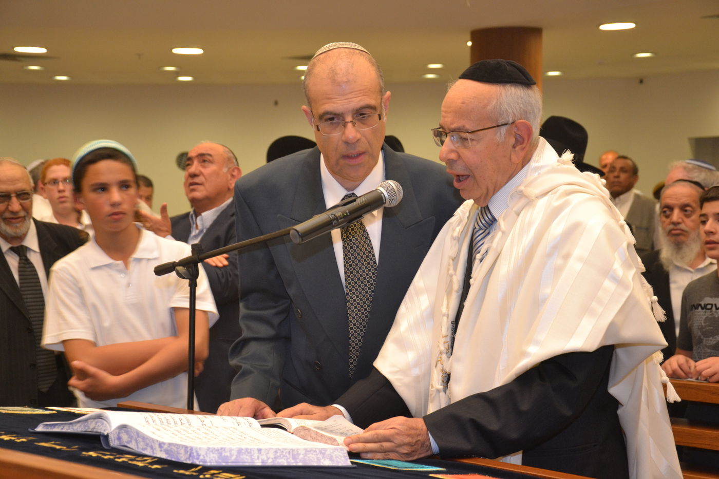 פתח תקווה: ההורים מברזיל חנכו בית-כנסת לזכר בנם שנרצח