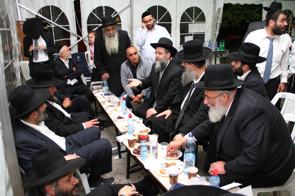 שבעה אצל דרעי: הנשיא פרס בא לנחם