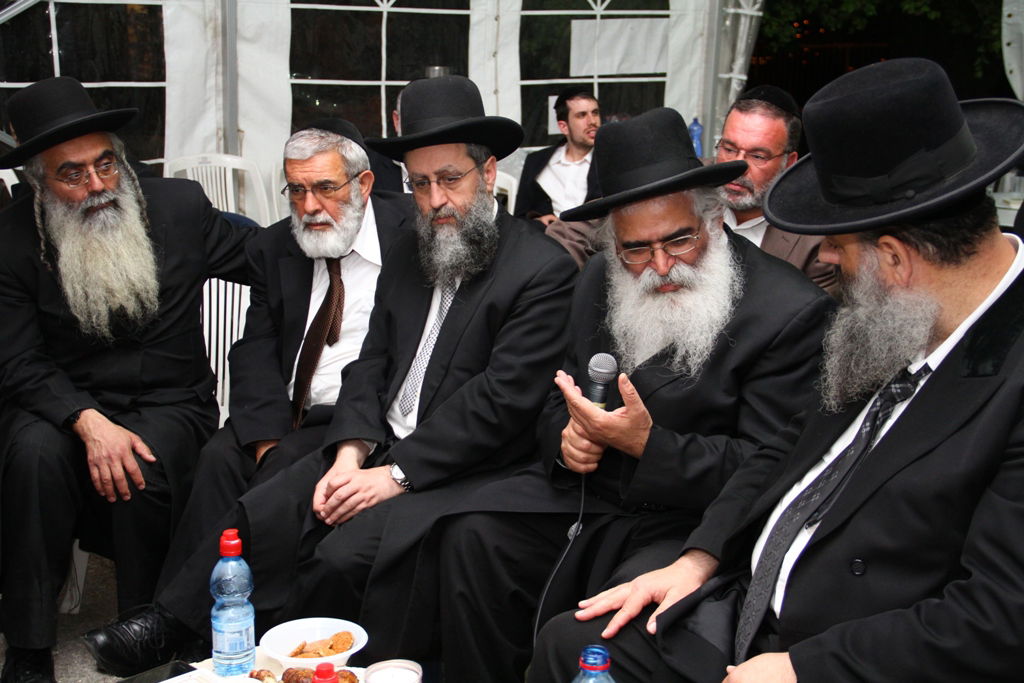 שבעה אצל דרעי: הנשיא פרס בא לנחם