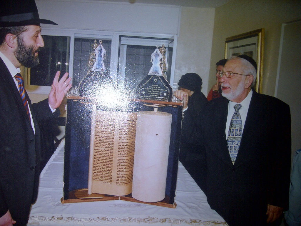 שבעה אצל דרעי: הנשיא פרס בא לנחם