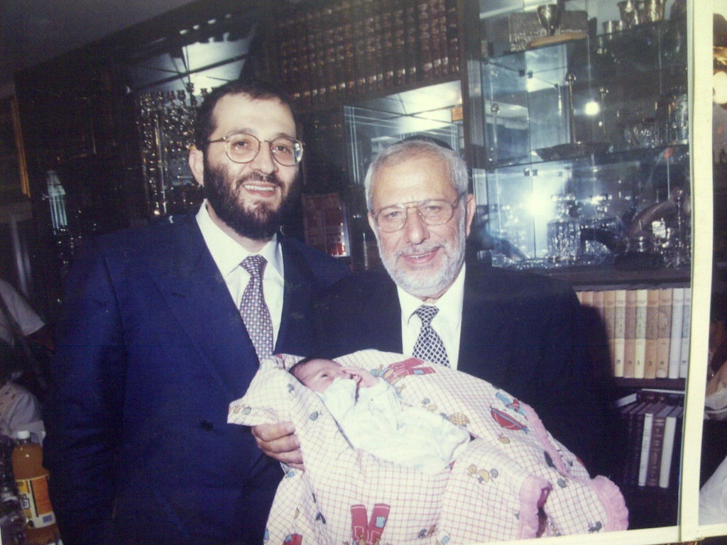 שבעה אצל דרעי: הנשיא פרס בא לנחם