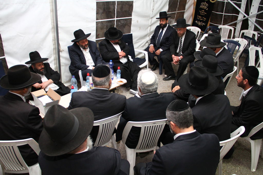 שבעה אצל דרעי: הנשיא פרס בא לנחם