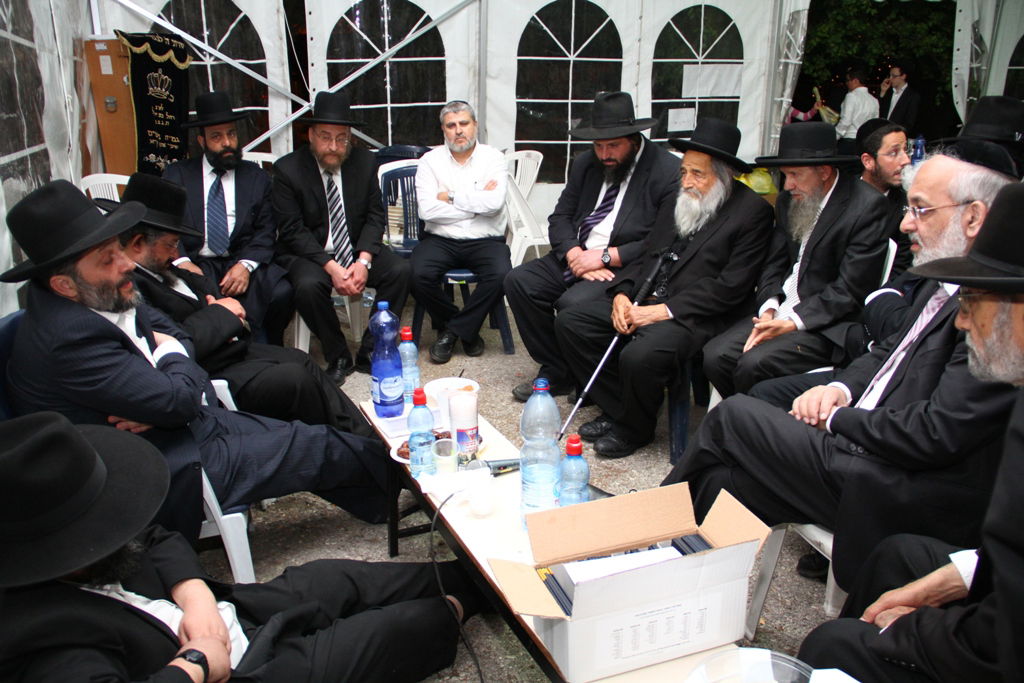 שבעה אצל דרעי: הנשיא פרס בא לנחם