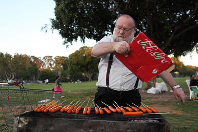 על האש: לא רק נקניקיות